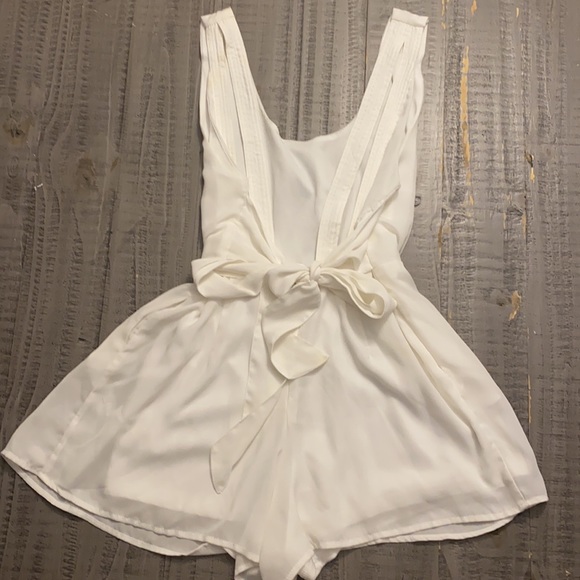 White romper with bow in back - Picture 2 of 5